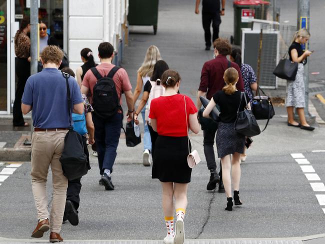 BRISBANE, AUSTRALIA - NewsWire Photos DECEMBER 22, 2022: Commuters and workers are seen in Brisbane as New Labour Force data is released, detailing monthly and quarterly Labour Force Survey data, including hours, regions, families, job search, job duration, casual, industry and occupation. Picture: NCA NewsWire/Tertius Pickard