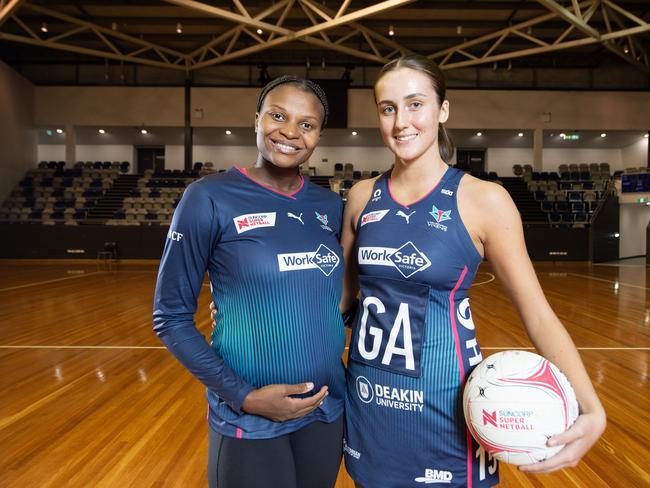 MELBOURNE AUSTRALIA - MARCH 20TH 2024 : New Teenage goal shooter  Lily Graham (right), has been named as the newest full-time contracted player for Melbourne Vixens, replacing pregnant import Mwai Kumwenda.PICTURE : Nicki Connolly