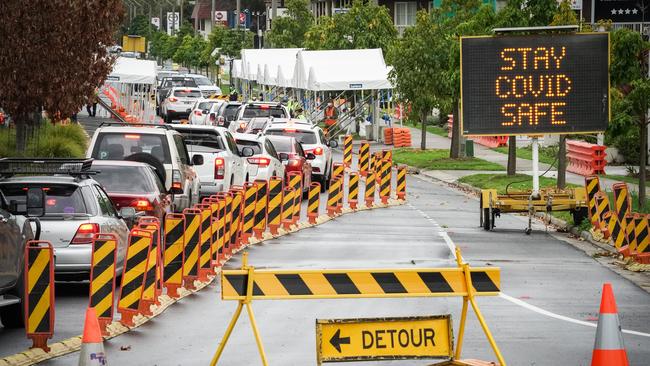 There are huge queues at the NSW border in Albury. Picture: Simon Dallinger.