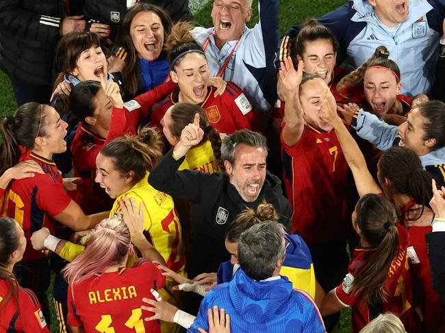 Spain's head coach Jorge Vilda (C) in the middle of celebrations. Picture: DAVID GRAY / AFP.