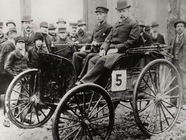 J. Frank Duryea (left) and race umpire Arthur W. White (right) in the Chicago Times-Herald race. Picture: National Automotive History Collection, Detroit Public Library