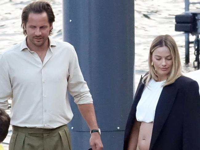 Photos: First look at Margot Robbie’s ‘baby bump’