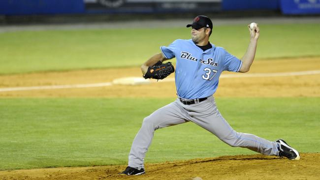 Bradley Thomas pitching for the Sydney Blue Sox.