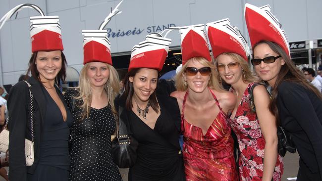 2005. Carly Verwey, Christine Listopad, Nicole Spanger, Kelly Hill, Leah Dowling, Eva M