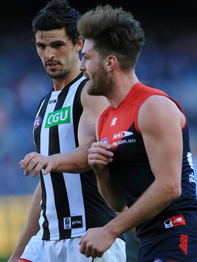 Scott Pendlebury gets the Bugg treatment. Picture: Wayne Ludbey