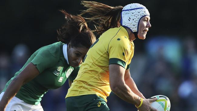 Australia's Sharni Williams and Ireland's Jenny Murphy challenge, during the 2017 Women's Rugby World Cup, Pool C match between Ireland and Australia, at the UCD Bowl, in Dublin, Wednesday, Aug. 9, 2017. (Brian Lawless/PA via AP)