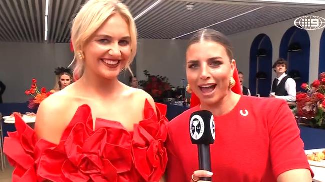 Ariarne Titmus and Jess Fox. Photo: Channel 9.