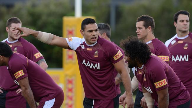 Ben Te'o (centre) gestures during a Queensland State of Origin team training session in Coolum on the Sunshine Coast, Wednesday, May 29, 2013. Queensland police today reopened investigations into allegations by Brisbane woman Kate Lewis that she was punched in the face by Te'o. (AAP Image/Dave Hunt) NO ARCHIVING