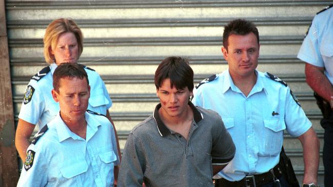 Prison escapee Anthony John Smith being led out of court in 2000. 