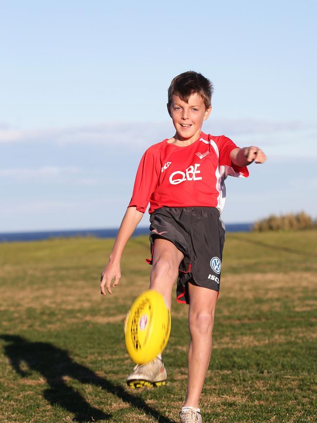 Hamish has a strong ability in handballing and ball control.