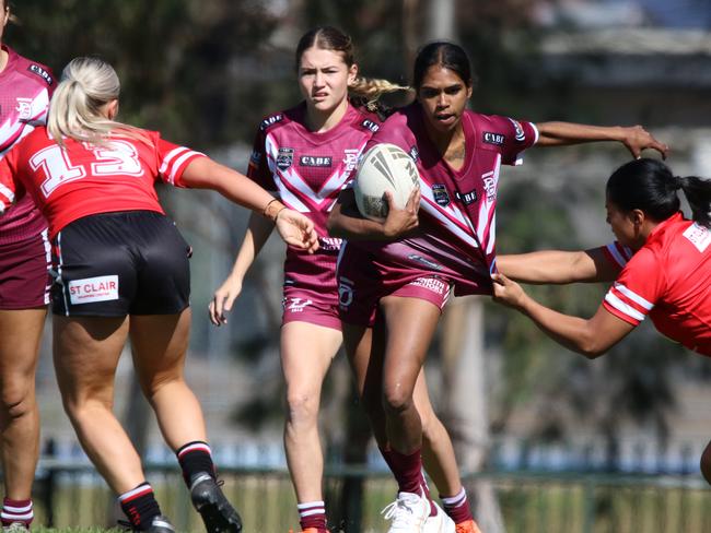 Darlene Hunter has a run for Doonside. Picture Warren Gannon Photography