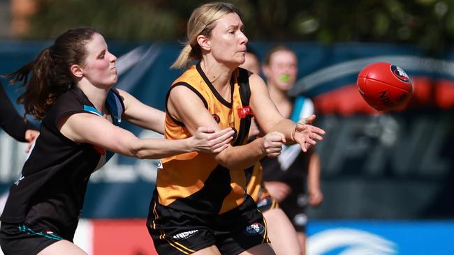 Tessa Hankinson in action for Heidelberg. Picture: Hamish Blair