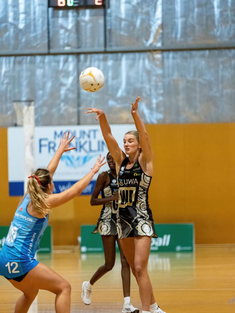 Sophie Eastaugh in wing attack at the 2022 NNC. Picture: Netball WA.