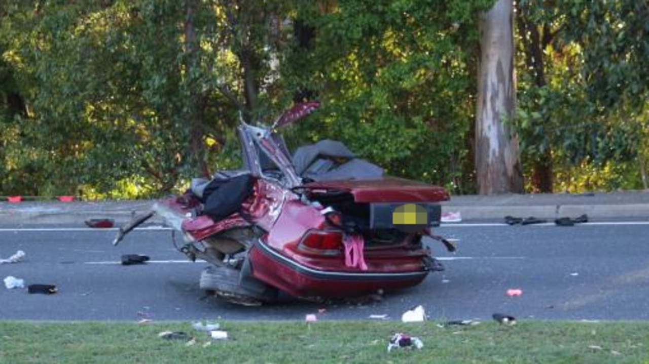 Car smash on Ferry Rd, Southport Herald Sun