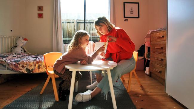 20/05/20 The Australian's national education correspondent Rebecca Urban home-schooling her 5-year-old daughter Margo during the COVID-19 lockdown. Aaron Francis/The Australian