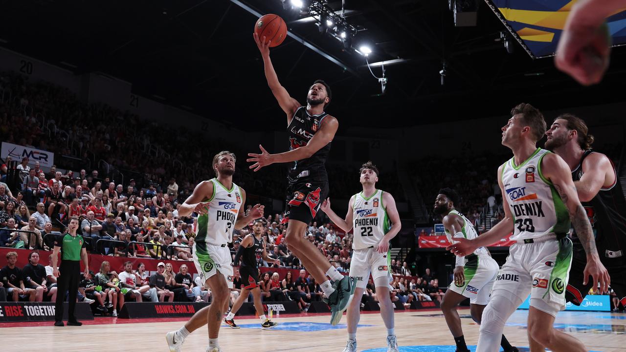 Tyler Harvey takes it to the hoop. Picture: Matt King/Getty Images