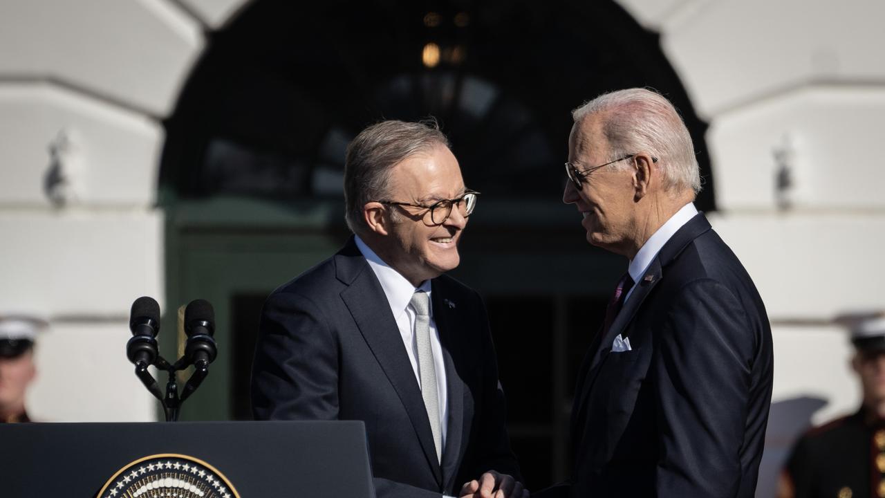 WASHINGTON, DC - OCTOBER 25: U.S. President Joe Biden welcomes Australian Prime Minister Anthony Albanese during an arrival ceremony on the South Lawn of the White House October 25, 2023 in Washington, DC. U.S. President Joe Biden and Prime Minister Albanese will participate in a bilateral meeting in the Oval Office, a joint press conference and a state dinner. (Photo by Drew Angerer/Getty Images)