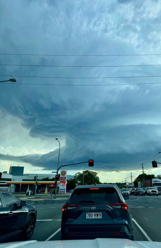 A supercell structure observed at Mt Gravatt a short time ago. Photo: Jason/Higgins Storm Chasing