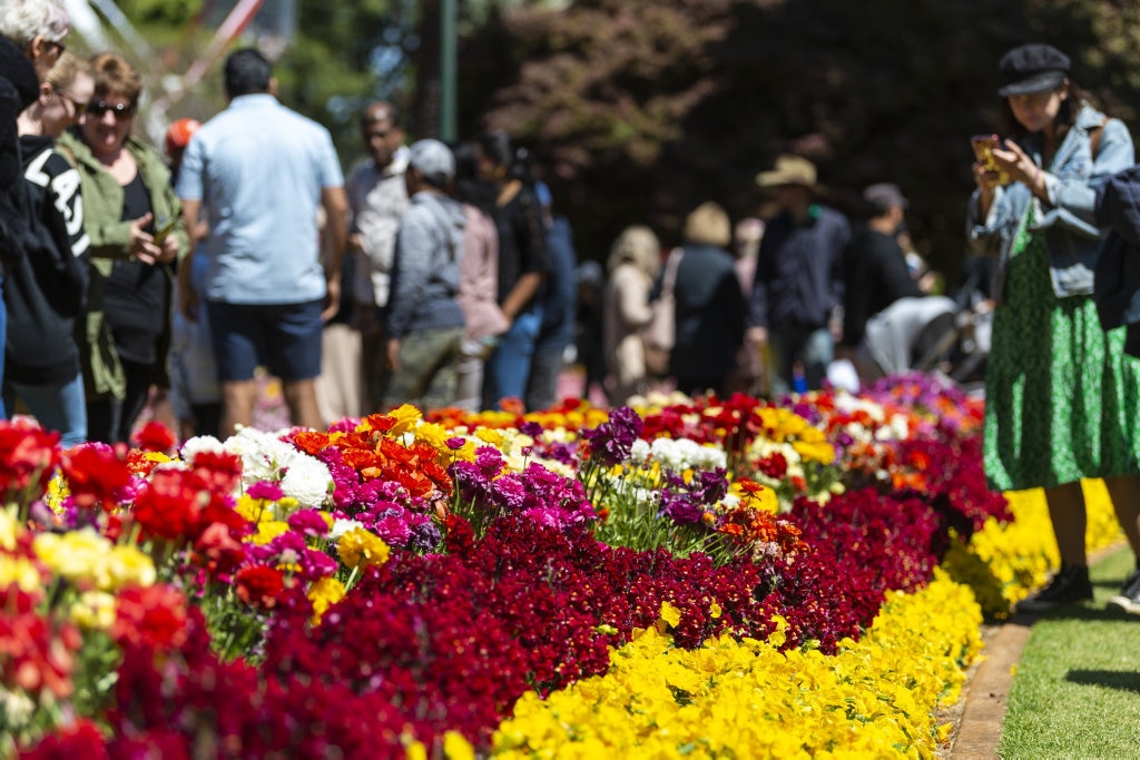 Crowds of people admire the flowers and gardens of Queens Park during Carnival of Flowers 2020, Saturday, September 26, 2020. Picture: Kevin Farmer