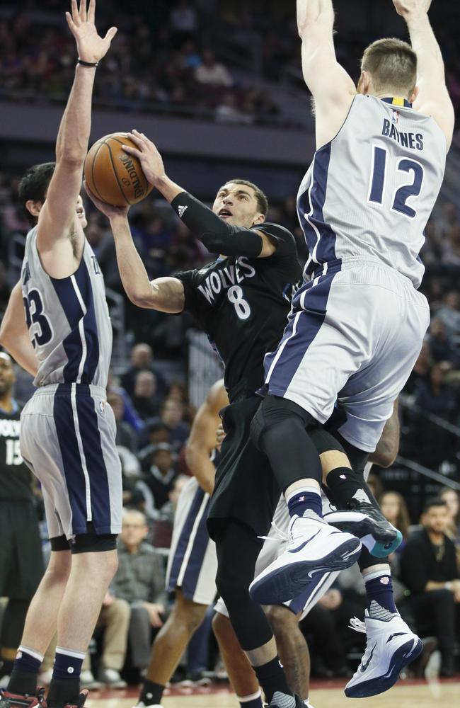 Minnesota Timberwolves’ Zach LaVine goes to the basket between Detroit Pistons’ Ersan Ilyasova and Aron Baynes.