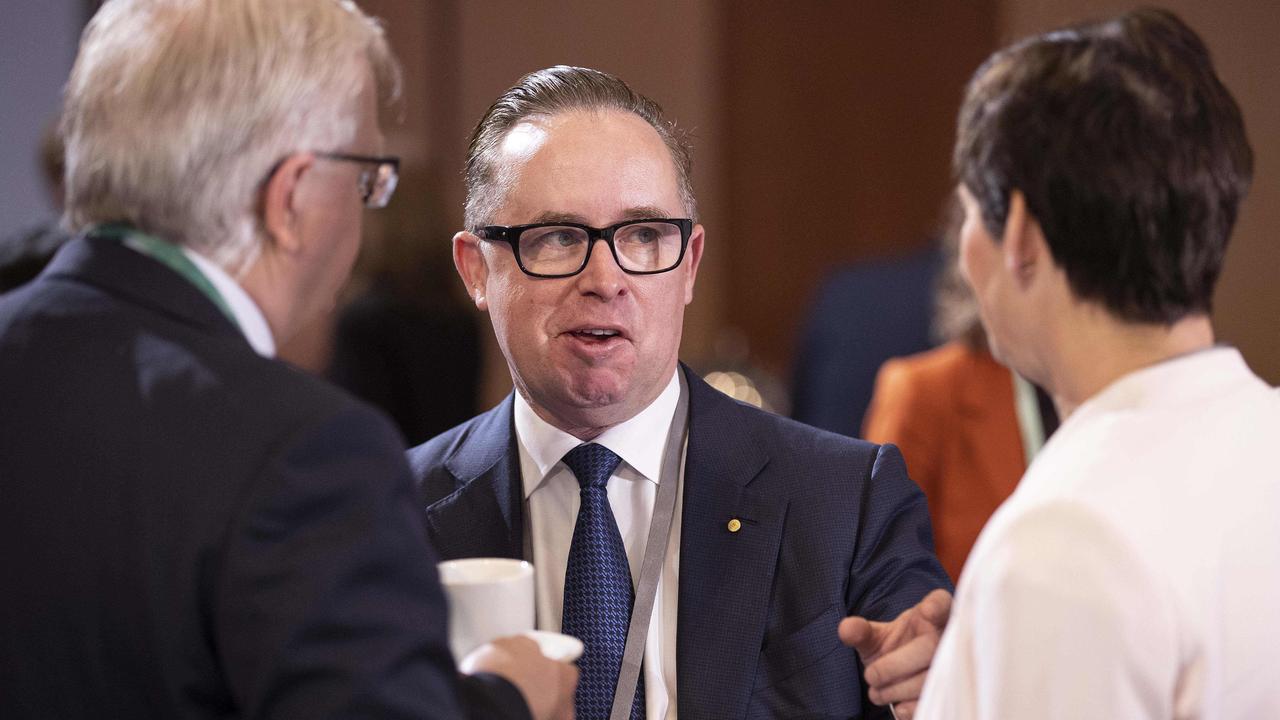 Qantas boss Alan Joyce accused of being corporate gorilla | news.com.au ...