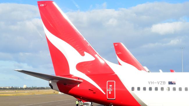 More than 100 Qantas baggage handlers were placed in a 14-day quarantine after six workers tested positive for COVID-19. Picture: AAP / Bianca De Marchi