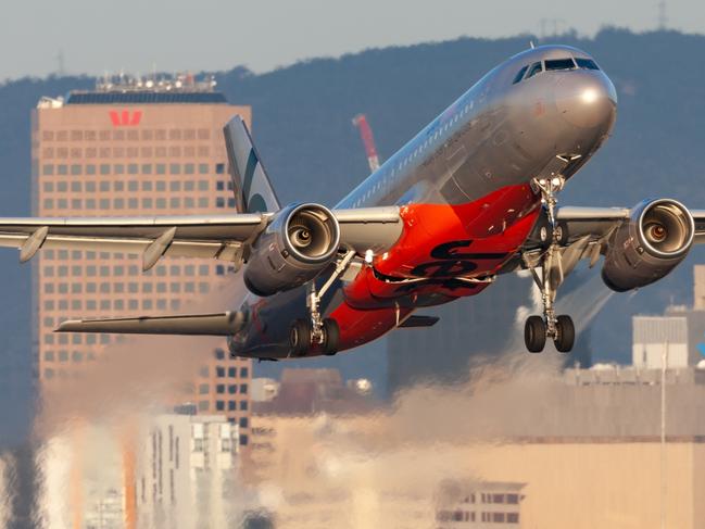 Adelaide, Australia. Jetstar Airways Airbus A320-232 airliner taking off from Adelaide Airport.Escape 15 October 2023Doc HolidayPhoto - iStock