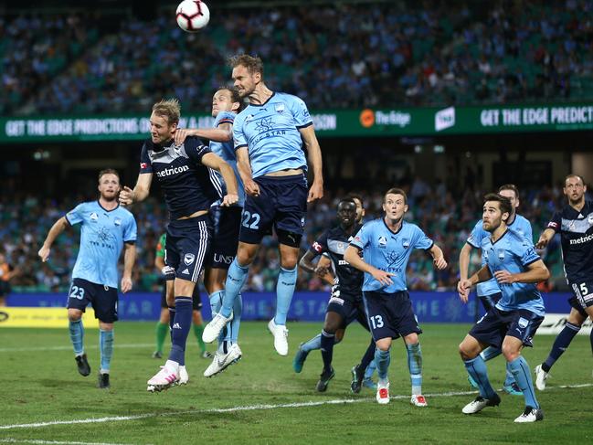 Siem de Jong of Sydney heads the ball during the Round 24 A-League match between Sydney FC and Melbourne Victory at the SCG in Sydney, Saturday, April 6, 2019. (AAP Image/Brendon Thorne) NO ARCHIVING, EDITORIAL USE ONLY