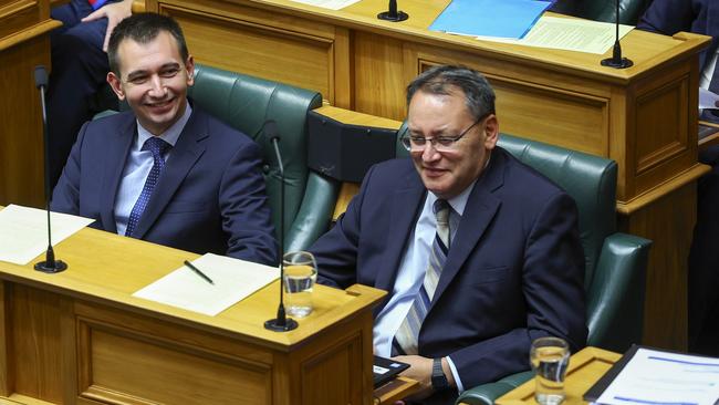 Shane Reti (R) revealed that back-office staff numbers in Health NZ grew by around 2,500 between 2018 and 2024. Picture: Getty Images.