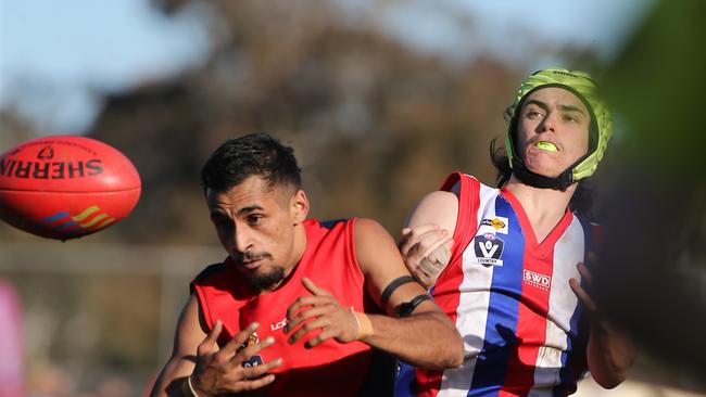 Swifts Creek’s Arthur Wrigh and Lindenow South’s Griffin Sherritt. Picture: Yuri Kouzmin