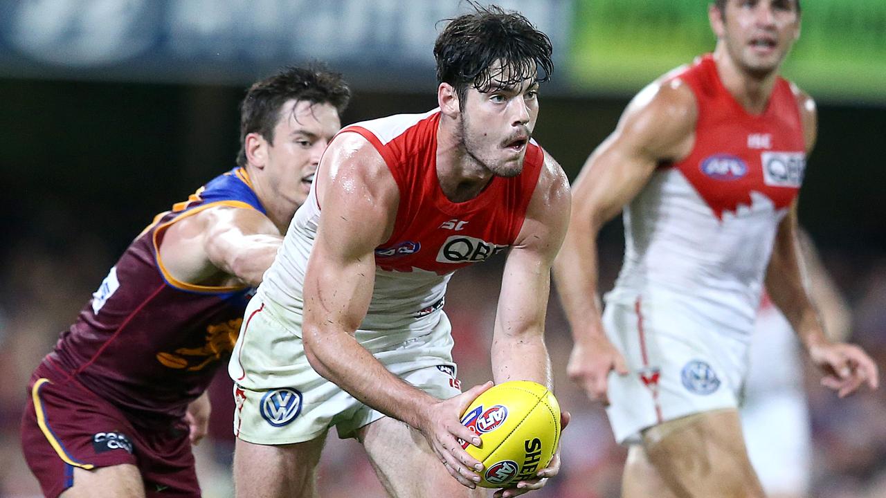 He might not be fashionable, but George Hewett of the Swans was the equal top scorer in SuperCoach in Round 7