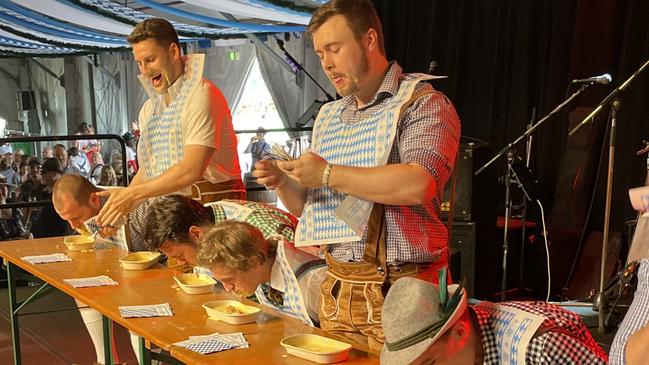 Krapfen (Jam Donut Eating), round two of the Bavarian Strongman competition.