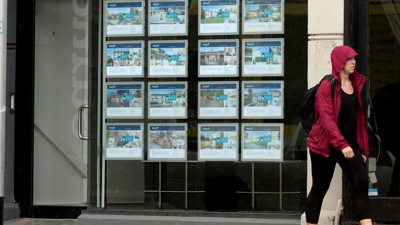 Melbourne’s rental vacancy fell to 1.7 per cent in February, its lowest level since late 2018. Photo: NCA NewsWire/Andrew Henshaw.