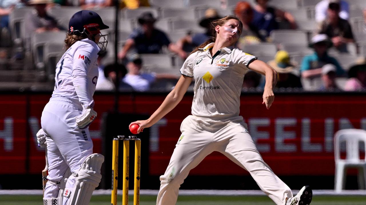 Leggie Achieves Perfect 10 in Record Campaign; Ashes Star Flops