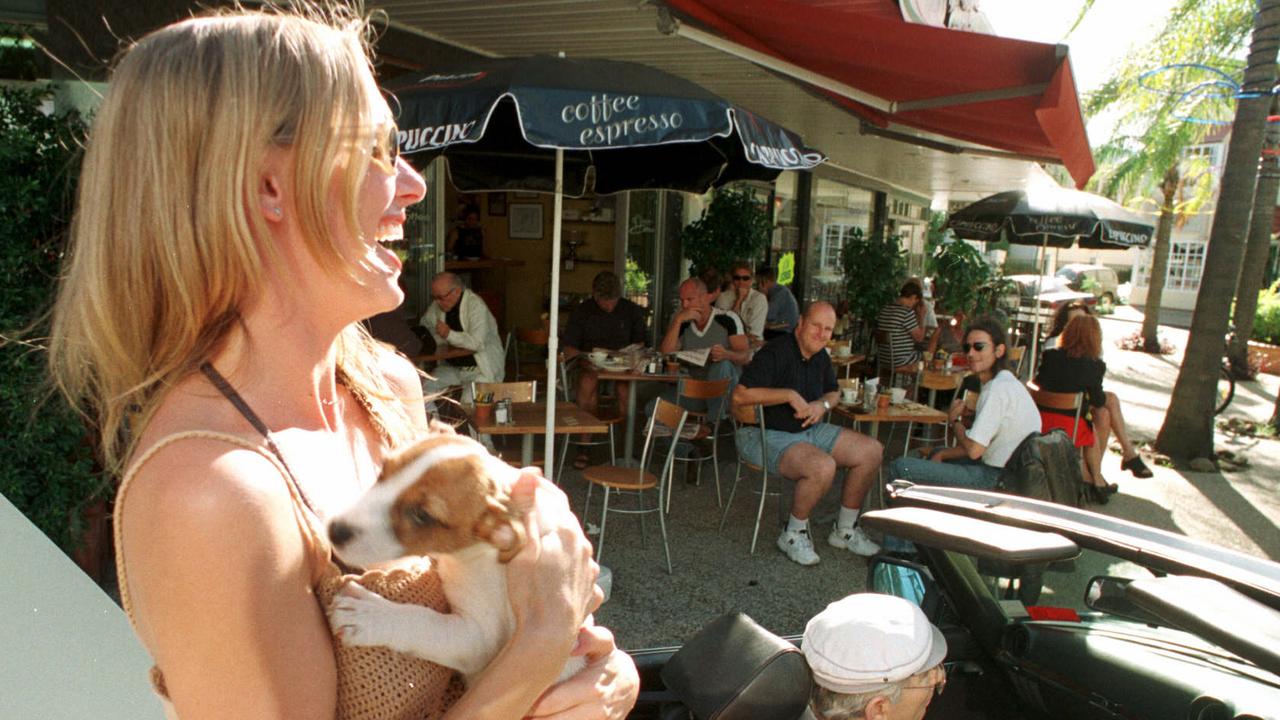 Tedder Ave Main Beach Alfresco dining, Lisa Gole in back of Mercedes-Benz with dog