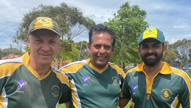 Test cricketer Lahiru Thirimanne (right) with Endeavour Hills great Richard Saniga (left) and president Arun Rajendran.