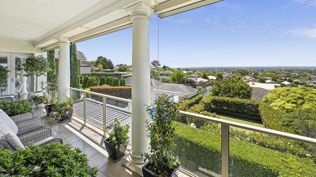 The home enjoys panoramic views across the Geelong region to the coast.