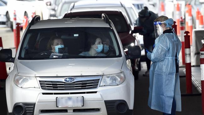 People queuing for Covid testing at Bacchus Marsh. Picture: NCA NewsWire/Andrew Henshaw