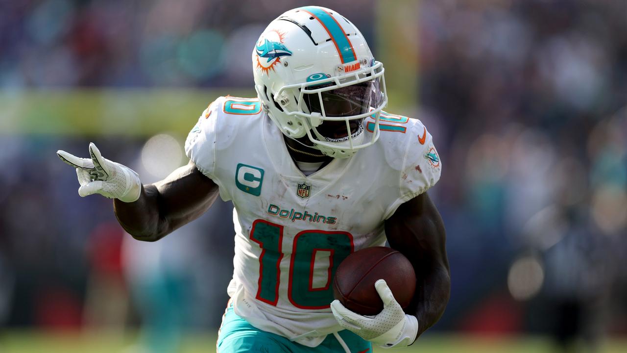 Tyreek Hill drops absurd comparison between 2022 Dolphins, Super