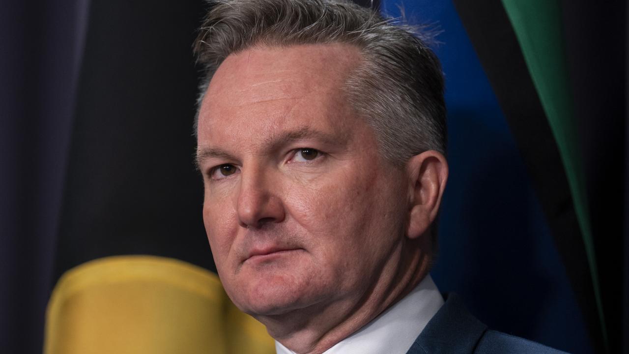 Climate Change and Energy Minister Chris Bowen advised households to conserve power. Picture: NCA NewsWire / Martin Ollman.
