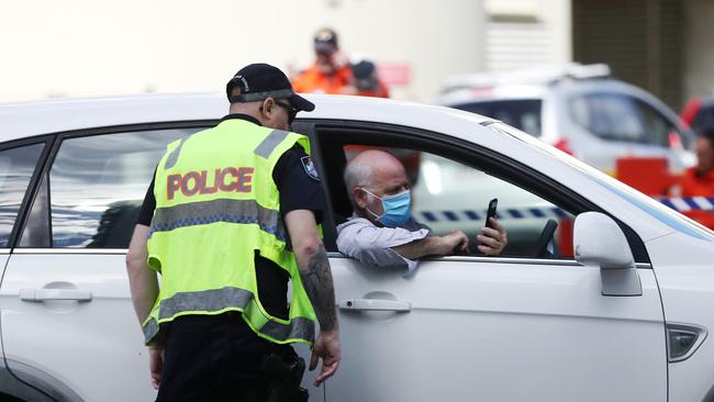 Police and SES checking people at the Queensland border.Picture: NIGEL HALLETT