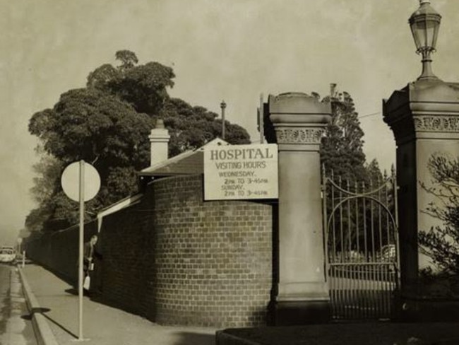 An archive pic of Callan Park Gates in 1962.