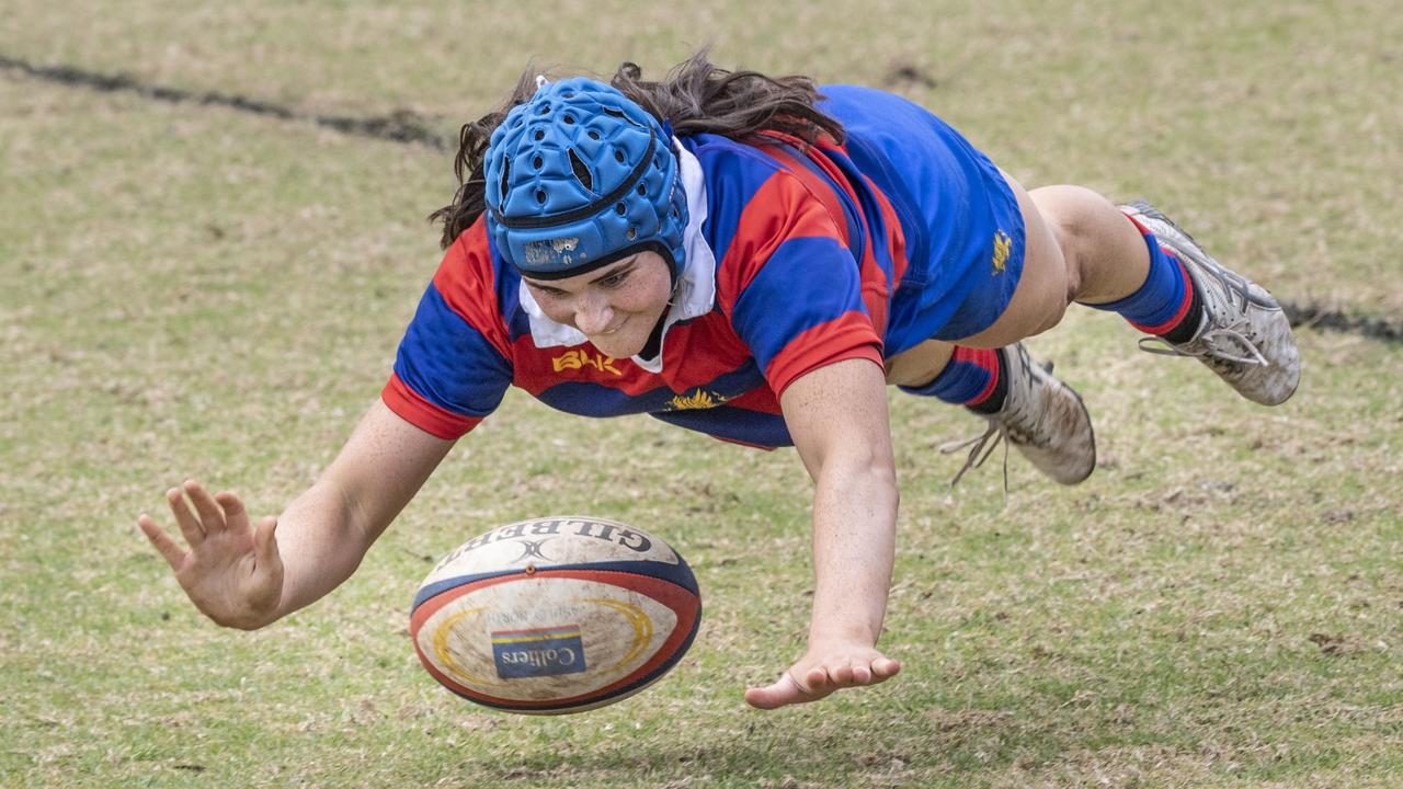 Zoe Geiger scores a try for Downlands. Selena Worsley Shield game2. Girl's rugby 7s Downlands vs Glennie. Saturday, August 6, 2022. Picture: Nev Madsen.