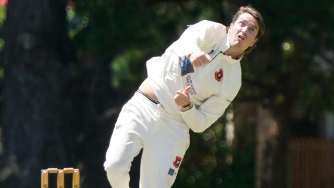 Josh Cantrell bowling for Bentleigh. Picture: Valeriu Campan