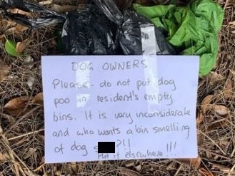 The disgruntled resident left a note for dog walkers. Picture: Yahoo News Australia