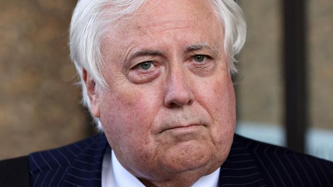 SYDNEY, AUSTRALIA - NewsWire Photos FEBRUARY 14, 2022: Clive Palmer pictured speaking to media as he leaves federal court in the Sydney CBD. Clive Palmer v Mark McGowan court case.Picture: NCA NewsWire / Damian Shaw