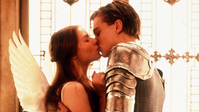 Actor Claire Danes (l) with Leonardo DiCaprio (r) in scene from film "Romeo and Juliet"./Films/Titles/Romeo/and/Juliet