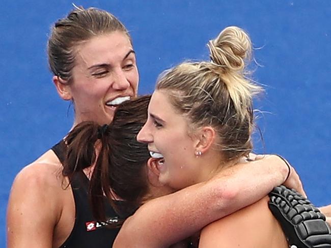 GOLD COAST, AUSTRALIA - APRIL 14:  Olivia Merry of New Zealand is congratulated by her teammates after scoring her teams third goal during the  Women's Gold Medal match between Australia and New Zealand during the Hockey on day 10 of the Gold Coast 2018 Commonwealth Games at Gold Coast Hockey Centre on April 14, 2018 on the Gold Coast, Australia.  (Photo by Scott Barbour/Getty Images)