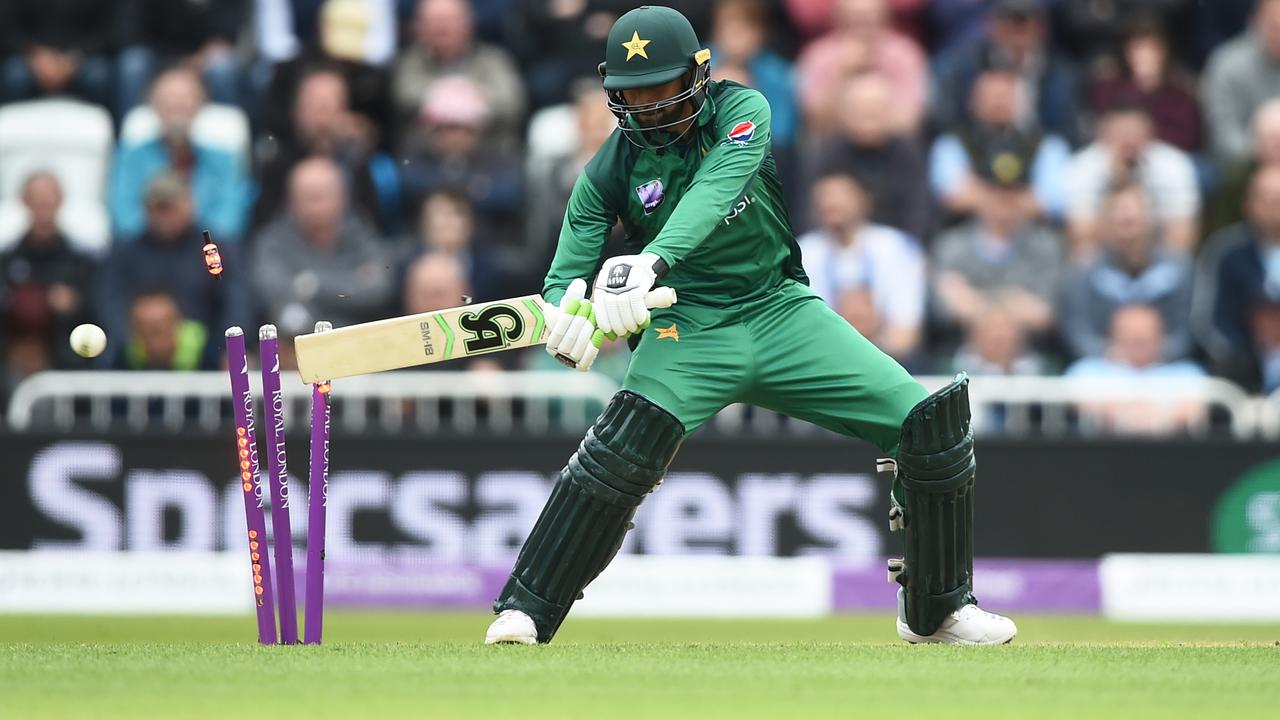 England vs Pakistan cricket video highlights, Shoaib Malik smashes own ...