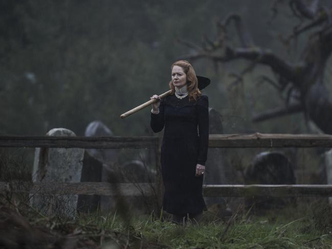 Miranda Otto plays Aunt Zelda in Chilling Adventures of Sabrina.